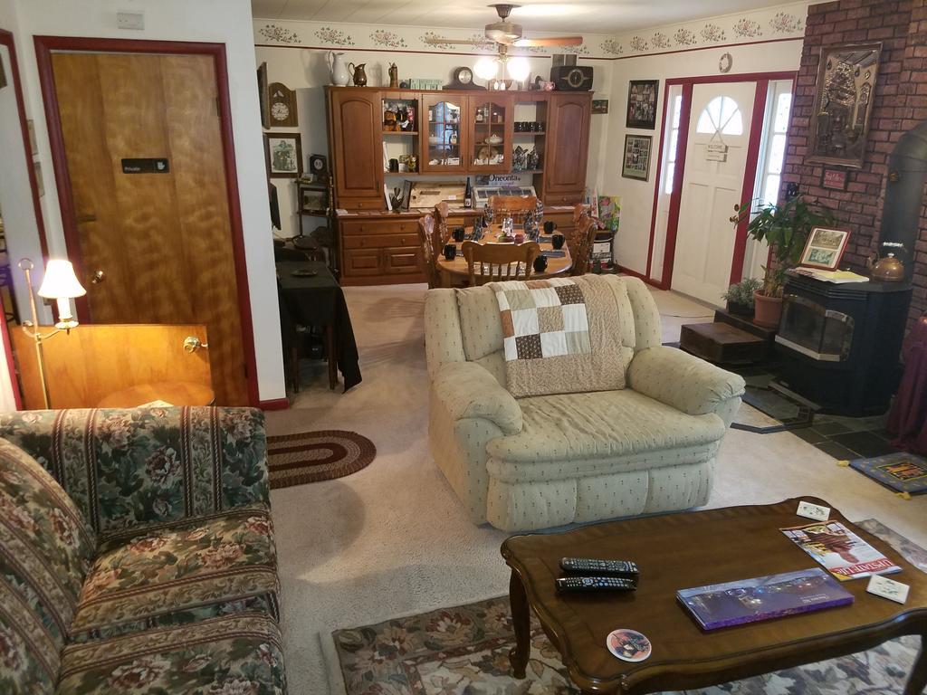 Kountry Living Bed And Breakfast Онионта Екстериор снимка